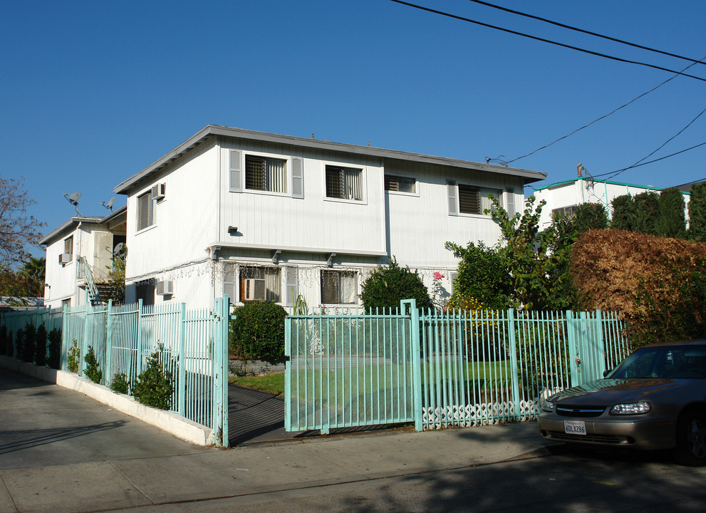 5525 Bonner Ave in North Hollywood, CA - Foto de edificio