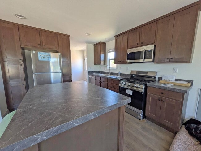 6656 Pentz Rd in Paradise, CA - Building Photo - Building Photo