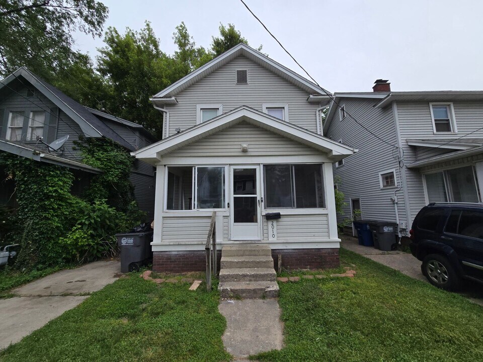 2010 Brussels St in Toledo, OH - Building Photo