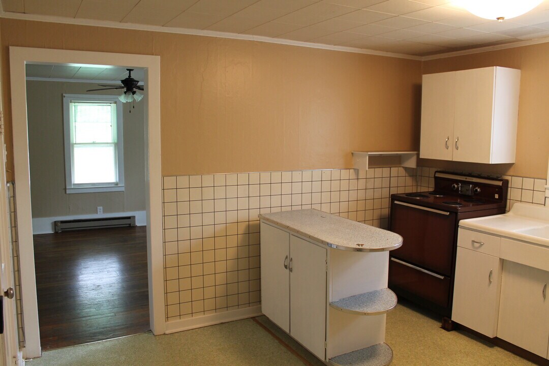 211 N. New st. Apt. 2 in Kirksville, MO - Building Photo