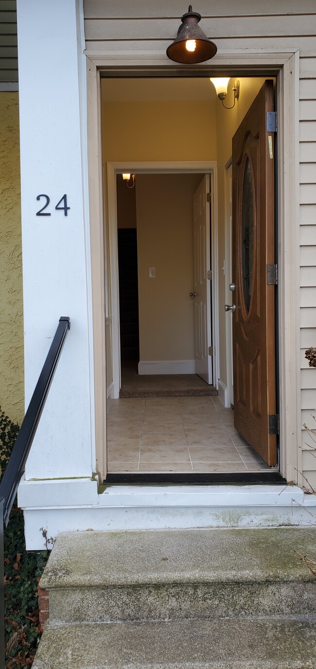 24 W Champlain Ave, Unit 2 in Wilmington, DE - Foto de edificio - Building Photo