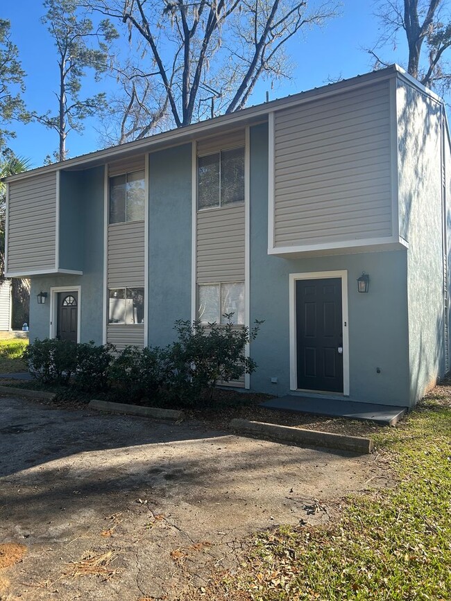 property at 1563 Live Oak Dr