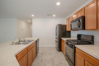 6855 Knl Spg Wy in Houston, TX - Building Photo - Building Photo