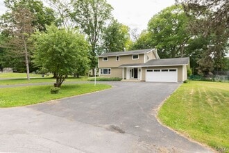 117 Treeland Cir in Syracuse, NY - Building Photo - Building Photo