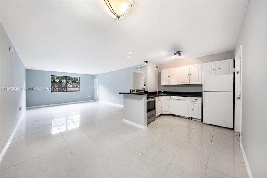 9020 NE 8th Ave, Unit 2G in Miami Shores, FL - Building Photo