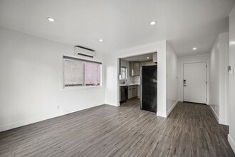 1101 N Flower St, Unit 1 in Santa Ana, CA - Building Photo - Building Photo