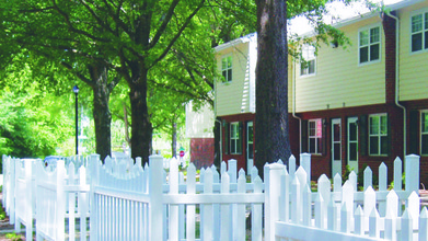 Yorktown Square in Yorktown, VA - Building Photo - Building Photo