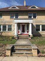 1860 Lee Rd, Unit Unit 2 in Cleveland Heights, OH - Building Photo