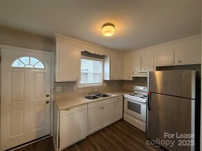 1613 N Sharon Amity Rd in Charlotte, NC - Building Photo - Building Photo