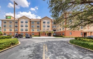 Furnished Studio-Miami - Airport - Doral - in Miami, FL - Building Photo
