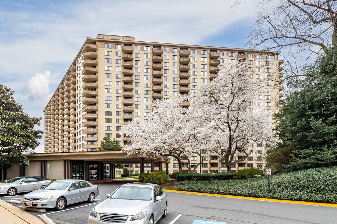 The Promenade in Bethesda, MD - Building Photo