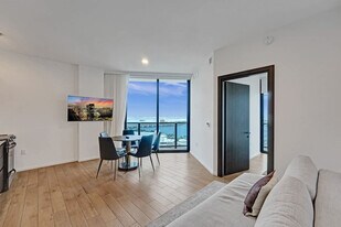 398 NE 5th St in Miami, FL - Building Photo