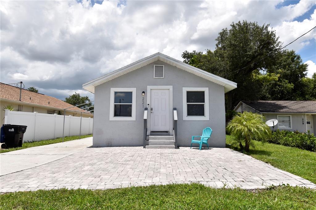 221 E Cypress St in Orlando, FL - Building Photo