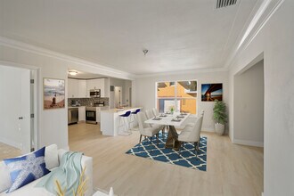 1219 NW 33rd St, Unit 1-Large Bedroom-Office in Miami, FL - Foto de edificio - Building Photo