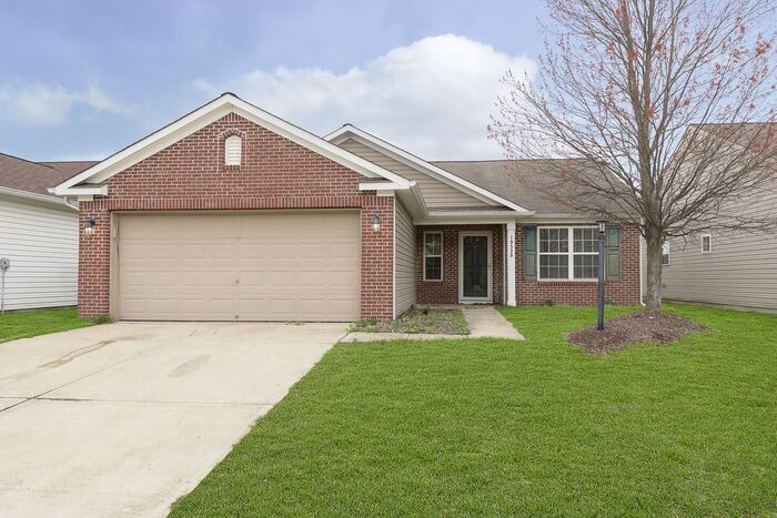 19539 Prairie Crossing Dr in Noblesville, IN - Building Photo