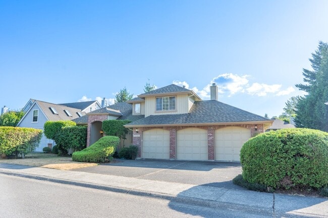 11731 SE 60th Pl in Bellevue, WA - Building Photo - Building Photo