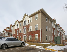 Willow Ridge Apartments in Vadnais Heights, MN - Building Photo - Building Photo