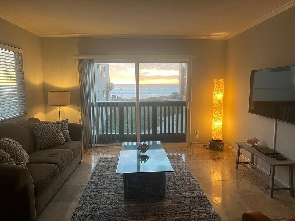 676 Seacoast Dr, Unit Ocean View - Furnished - in Imperial Beach, CA - Building Photo