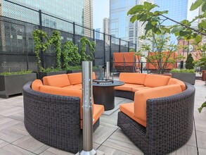 345 N La Salle Dr, Unit 4105 in Chicago, IL - Foto de edificio - Building Photo