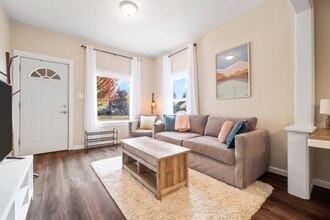 4116 S Thompson Ave, Unit Furnished AND Utilities in Tacoma, WA - Building Photo - Building Photo