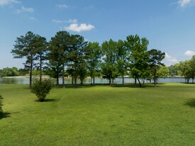 Summer Waters Apartments in Gadsden, AL - Building Photo