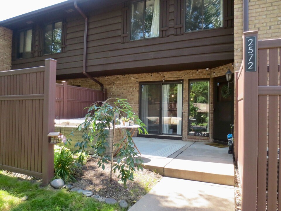 2572 Alabama Ave S in Minneapolis, MN - Building Photo