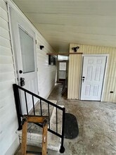 39024 Ola Ave in Zephyrhills, FL - Building Photo - Building Photo