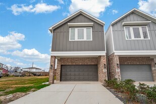 1504 Hussion St in Houston, TX - Building Photo