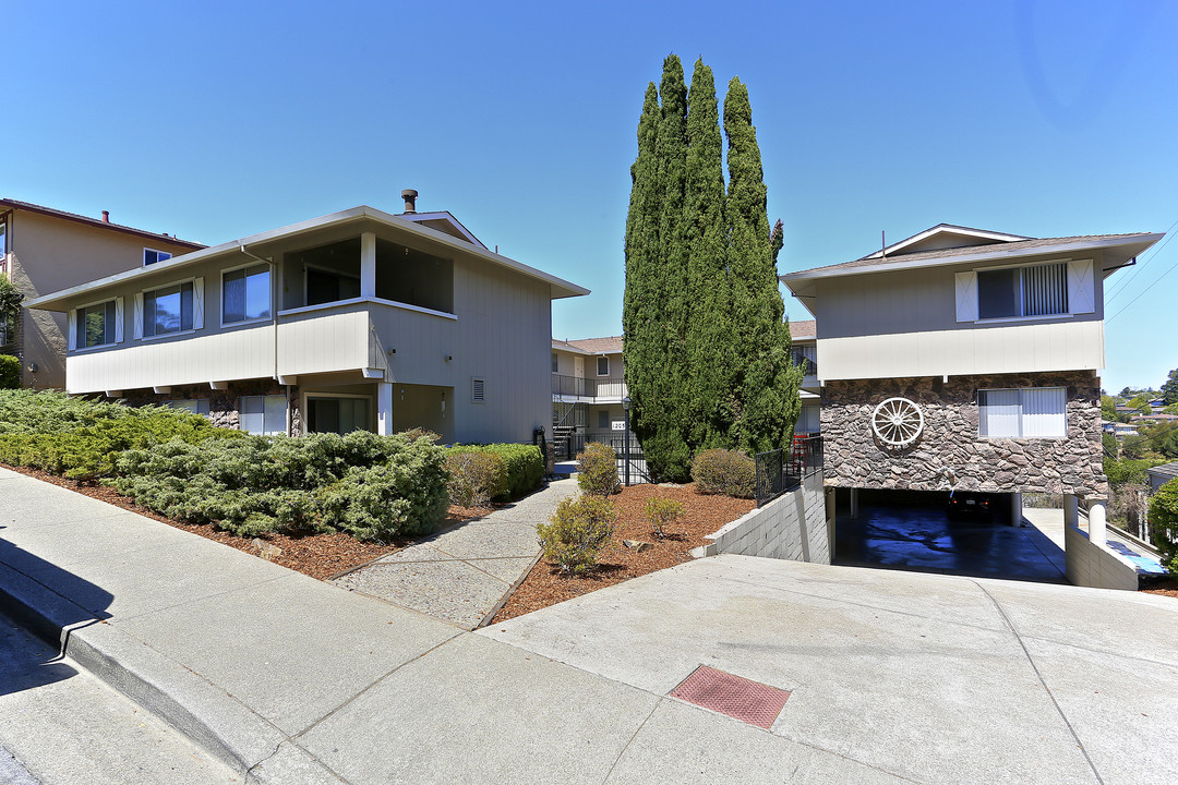 1205 Geraldine Way in Belmont, CA - Building Photo