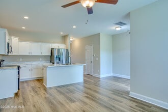 329 S Stingray Ln in Sneads Ferry, NC - Building Photo - Building Photo