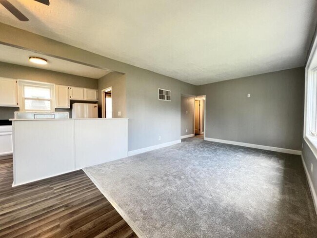 1200 Lincoln Dr in Marion, IA - Building Photo - Building Photo