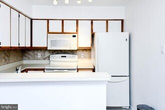 3303 Wyndham Cir in Alexandria, VA - Building Photo - Building Photo