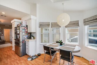 182 Comanche in Topanga, CA - Building Photo - Building Photo