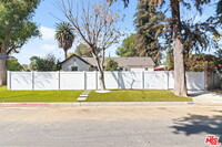 6905 Yolanda Ave in Los Angeles, CA - Foto de edificio - Building Photo