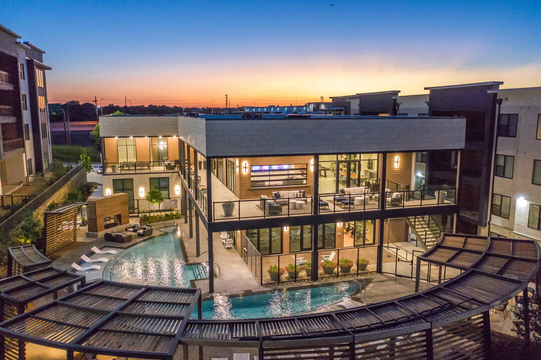 The Grand at Hill Street in Grand Prairie, TX - Foto de edificio