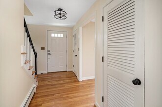 106 Weir St in Hingham, MA - Building Photo - Building Photo