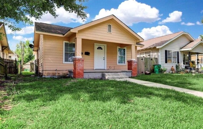 3303 Illinois St in Baytown, TX - Foto de edificio - Building Photo