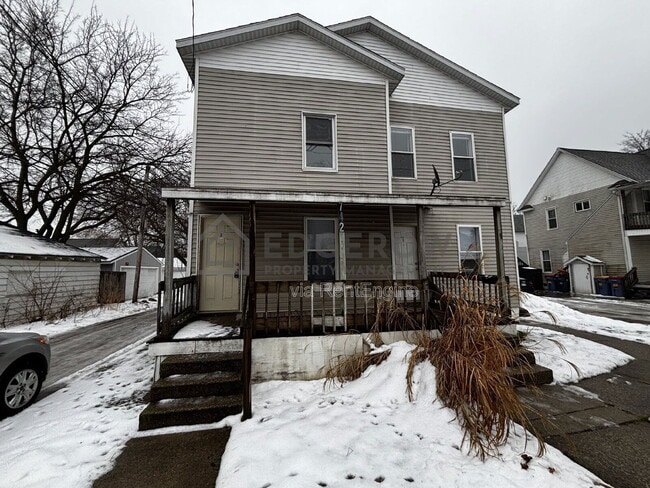 property at 742 Mc Reynolds Ave NW