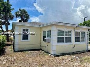 221 W 27th St in West Palm Beach, FL - Building Photo - Building Photo