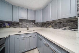 502 Captain Cook Ave in Honolulu, HI - Building Photo - Building Photo