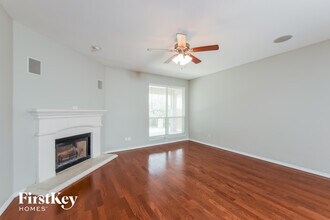 10649 Fossil Hill Dr in Fort Worth, TX - Foto de edificio - Building Photo