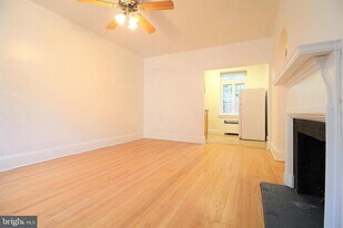 1612 Pine St in Philadelphia, PA - Building Photo
