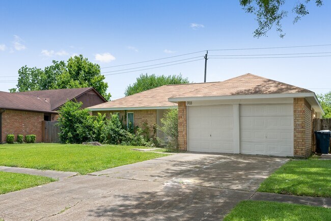 1703 Millbury Dr in Missouri City, TX - Building Photo - Building Photo