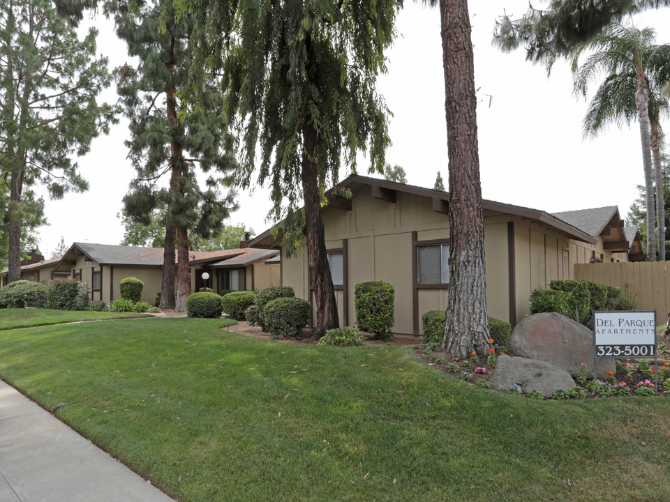 Del Parque Apartments in Clovis, CA - Building Photo