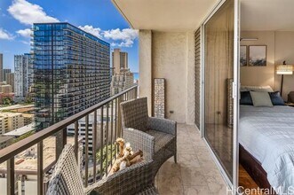 2345 Ala Wai Blvd in Honolulu, HI - Building Photo - Building Photo