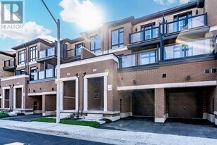 31 Bluebird Ln in Barrie, ON - Building Photo