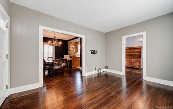 256 Nassau Rd in Huntington, NY - Building Photo - Building Photo