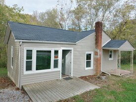 32 Mary St in Rossville, GA - Building Photo