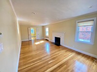 308 Russett Rd, Unit 1 in Chestnut Hill, MA - Foto de edificio - Building Photo