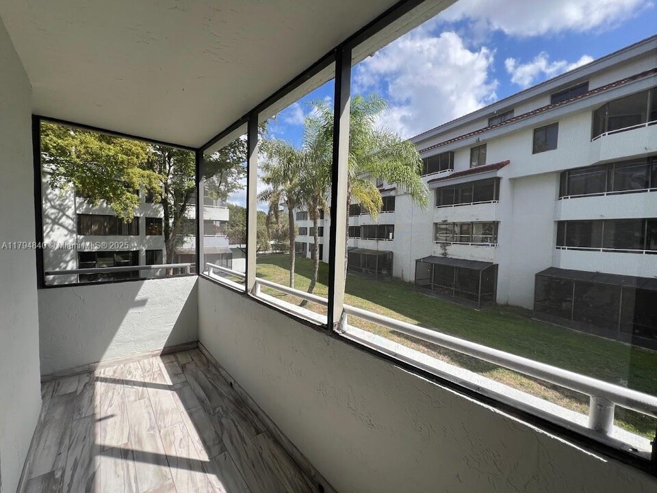 8205 SW 152nd Ave in Miami, FL - Building Photo